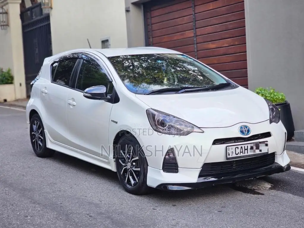 Toyota Aqua 2013 Car (Used)