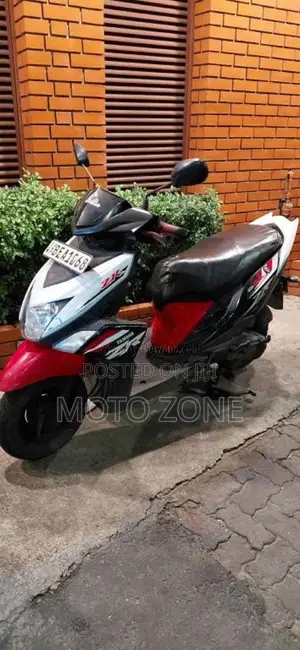 Yamaha Zr 2016 Motorbike (Used)