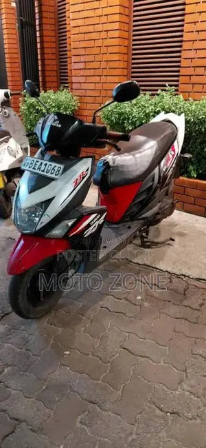 Yamaha Zr 2016 Motorbike (Used)