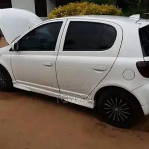 Toyota VITZ 2004 Car (Used)