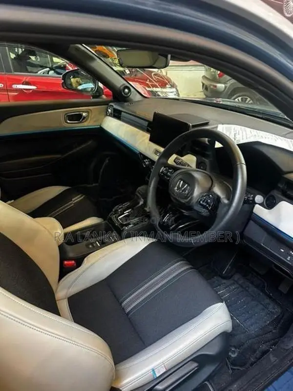 Honda Vezel Z PLAY MOONROOF 2024