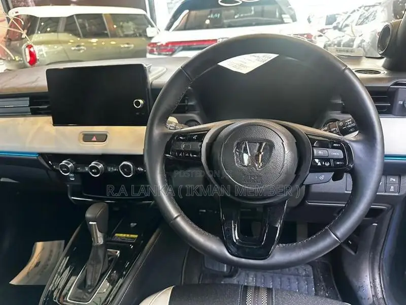 Honda Vezel Z PLAY MOONROOF 2024