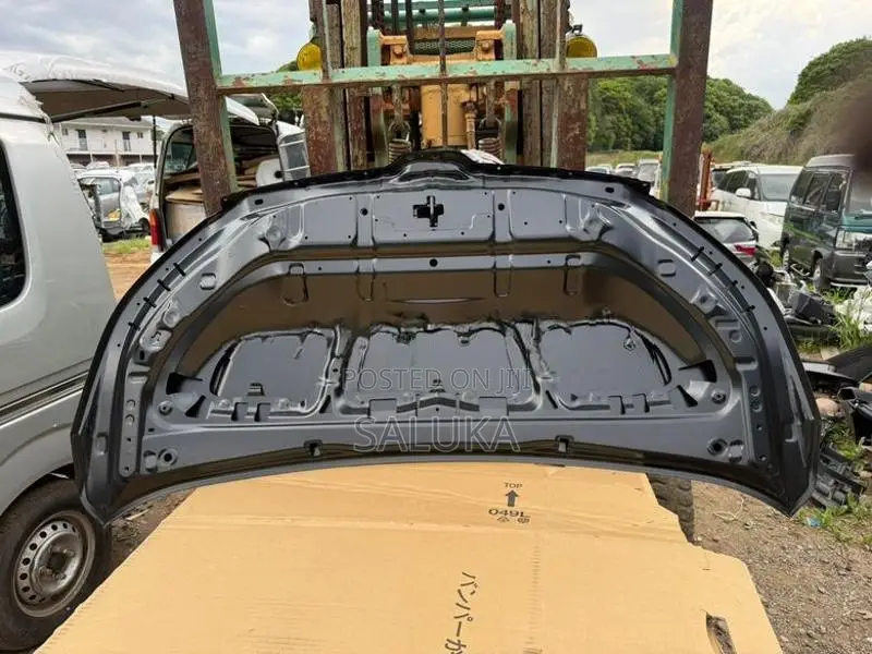 Toyota ZWR80 Voxy Bonnet