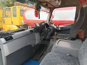 Mitsubishi Fuso FIGHTER 4M50 LO 20FT 2011