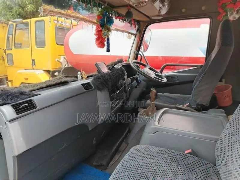 Mitsubishi Fuso FIGHTER 4M50 LO 20FT 2011