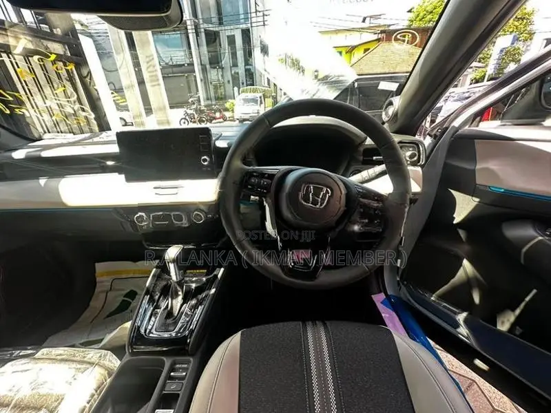 Honda Vezel Z PLAY MOONROOF 2026
