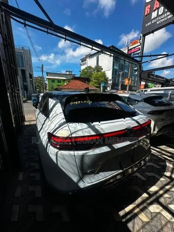 Honda Vezel Z PLAY MOONROOF 2026