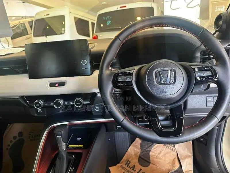 Honda Vezel Z PLAY MOONROOF 2024