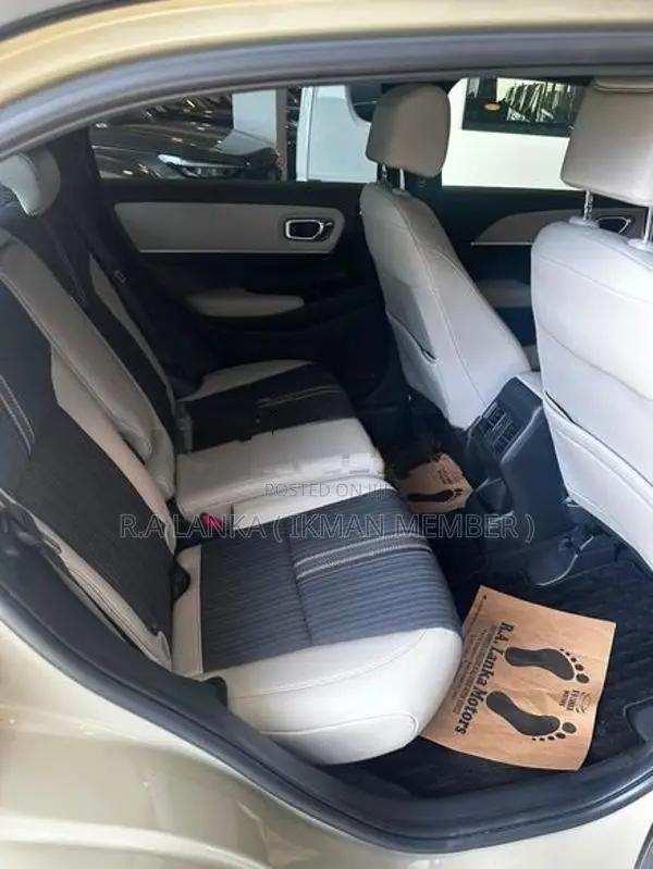 Honda Vezel Z PLAY MOONROOF 2024