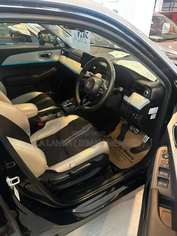 Honda Vezel Z PLAY 2024