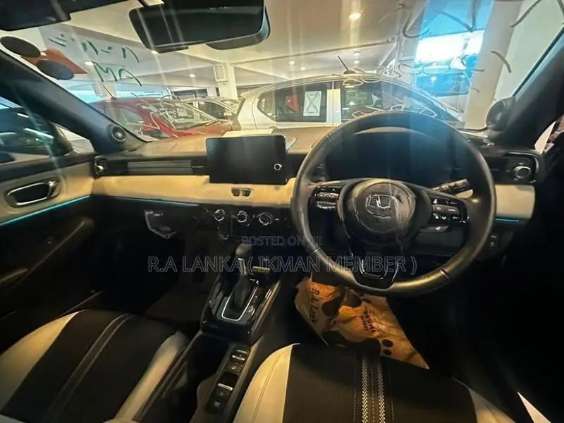 Honda Vezel Z PLAY MOONROOF 2024
