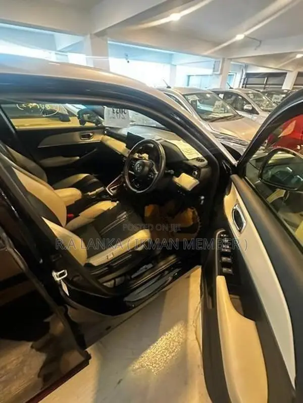 Honda Vezel Z PLAY MOONROOF 2024