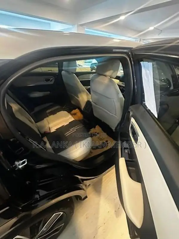 Honda Vezel Z PLAY MOONROOF 2024