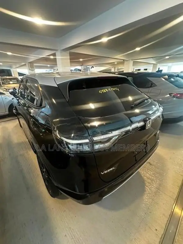 Honda Vezel Z PLAY MOONROOF 2024