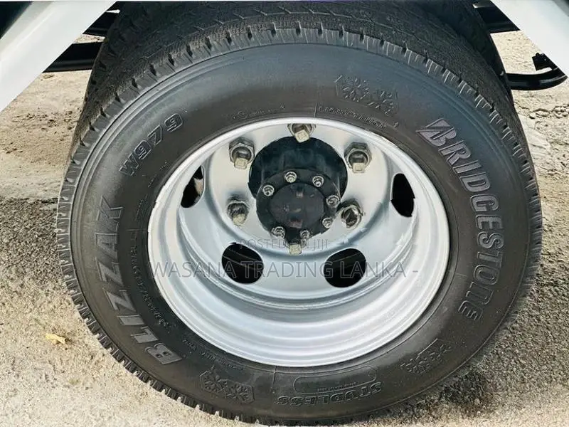 Isuzu Elf Freezer 2019