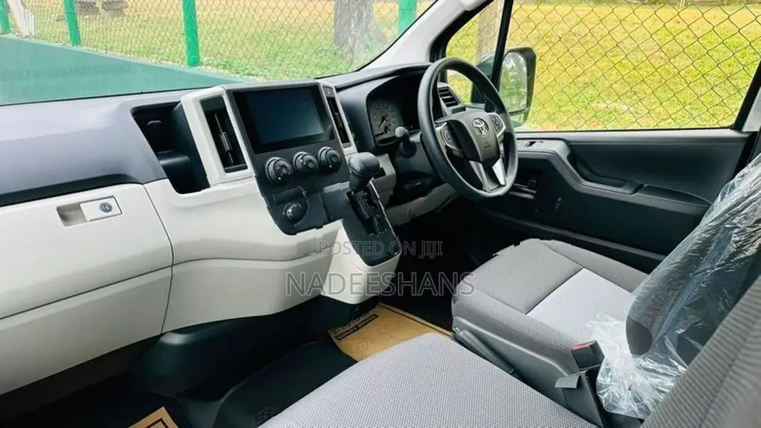 Toyota Hiace GDH FLATROOF 2026