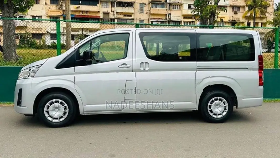 Toyota Hiace GDH FLATROOF 2026