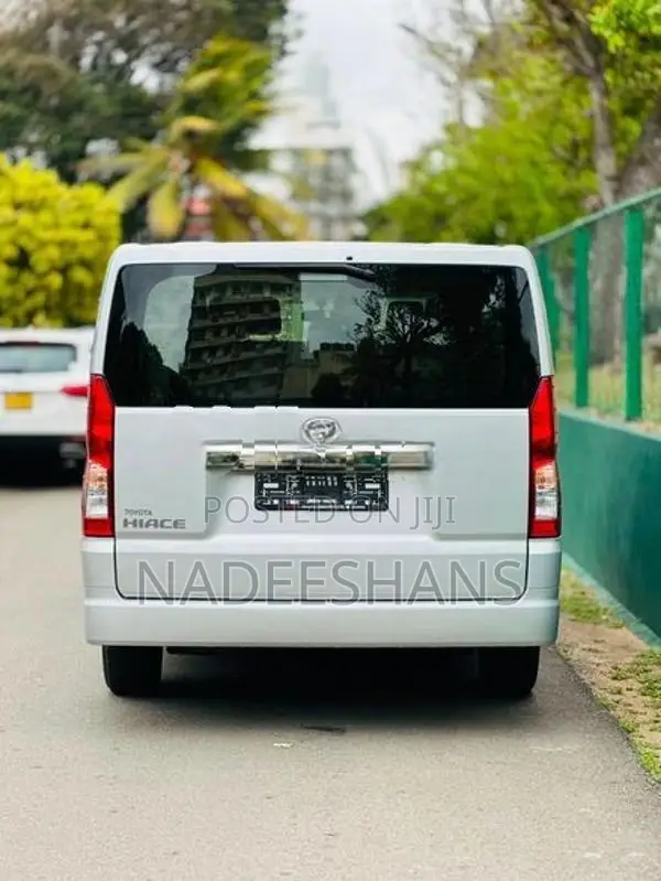 Toyota Hiace GDH FLATROOF 2026
