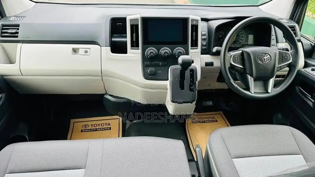 Toyota GDH 301R HIACE FLATROOF 2026