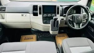 Toyota GDH 301R HIACE FLATROOF 2026