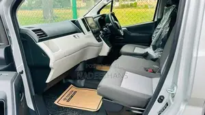 Toyota GDH 301R HIACE FLATROOF 2026