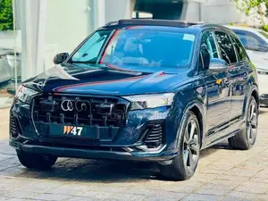 Audi Q7 S-Line QUATTRO Spec 2025