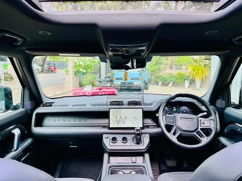 Land Rover Defender Dynamic UK S/Petrol 2024