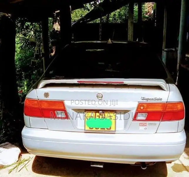 Nissan Sunny 2000