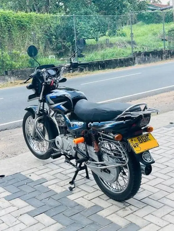 Bajaj CT100 2018