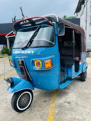 Bajaj RE 2010