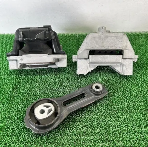 Outlander GG2W Engine Mount Set