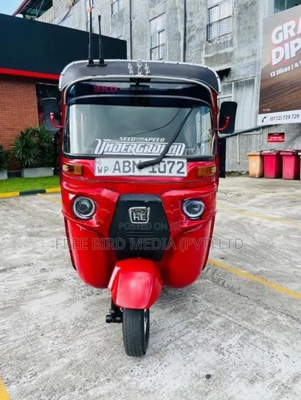 Bajaj RE 2017