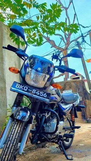Bajaj CT100 ES 2026