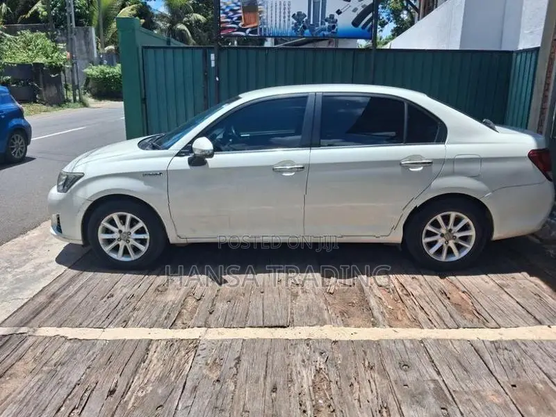 Toyota Axio 2015