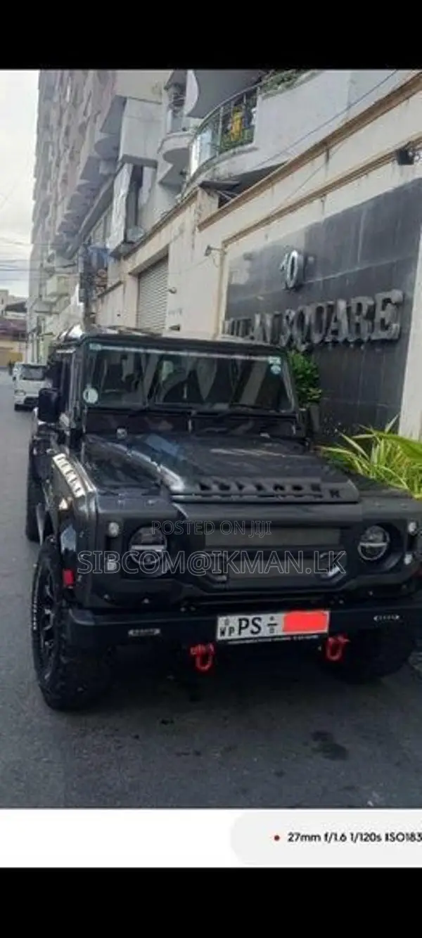 Land Rover Defender 2012