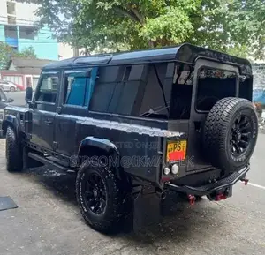 Land Rover Defender 2012