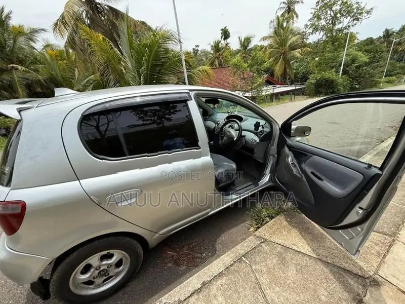 Toyota Vitz 2000