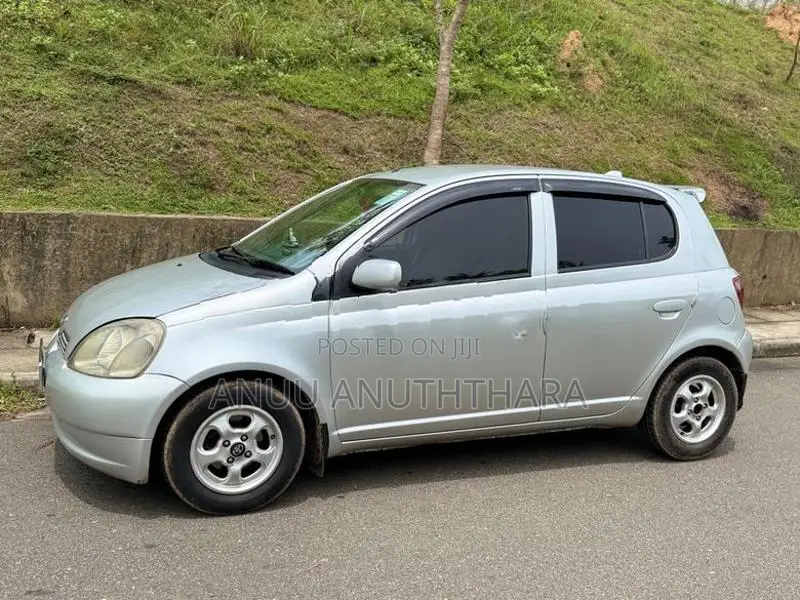 Toyota Vitz 2000