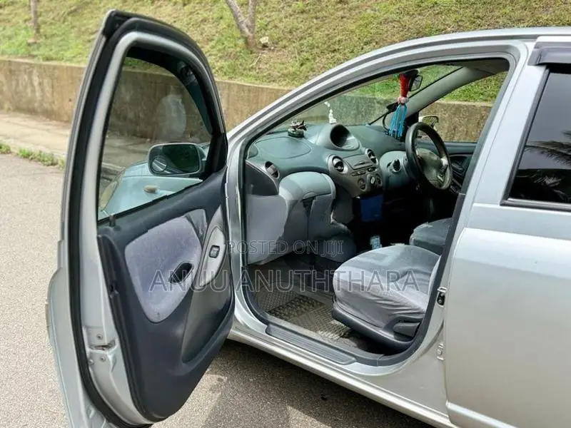 Toyota Vitz 2000