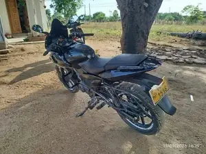 Bajaj Pulsar 220F 2010