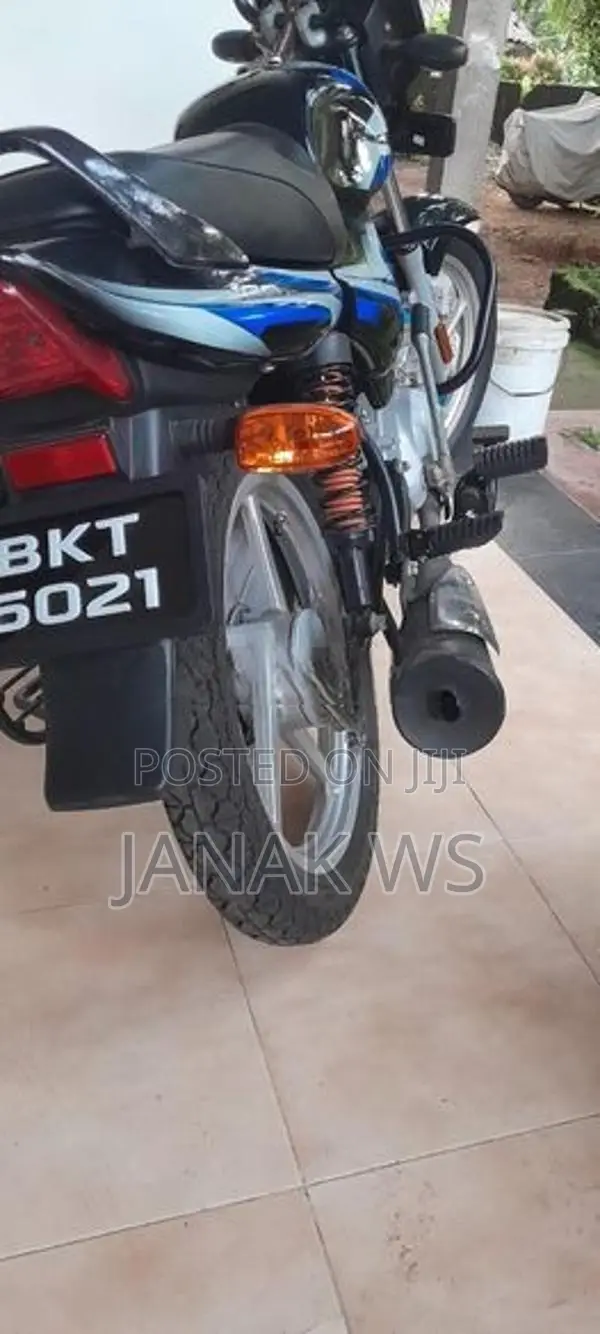 Bajaj CT100 ES 2026