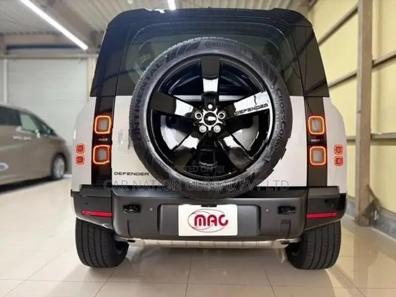 Land Rover Defender 110X-Dynamic SE P300 2026