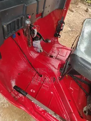 Bajaj RE 2012