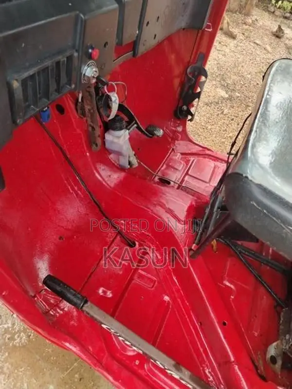 Bajaj RE 2012