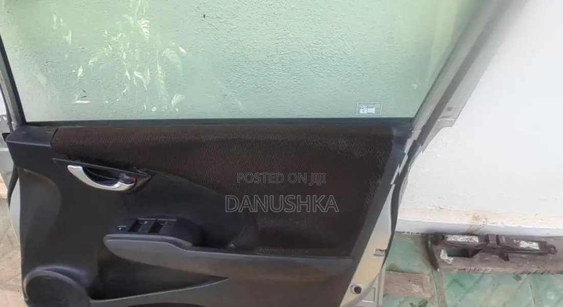 Honda Fit Shuttle Door