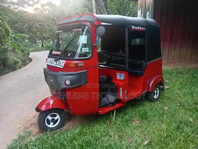 Bajaj RE 2015
