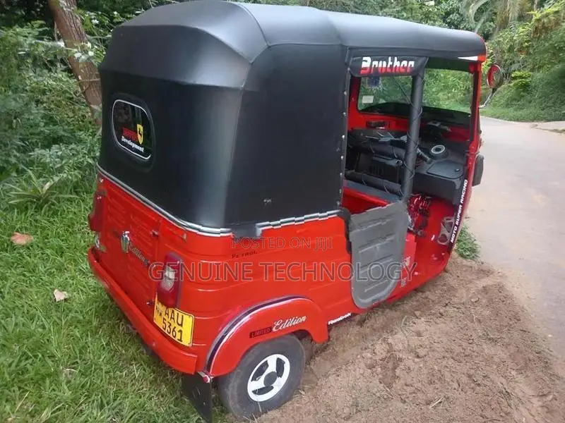 Bajaj RE 2015
