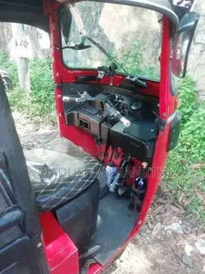 Bajaj RE 2017