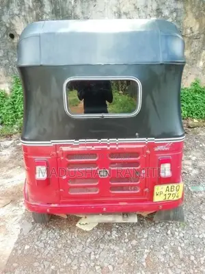 Bajaj RE 2017