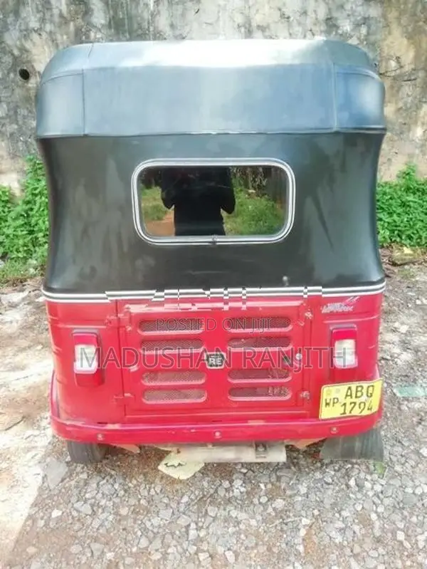 Bajaj RE 2017